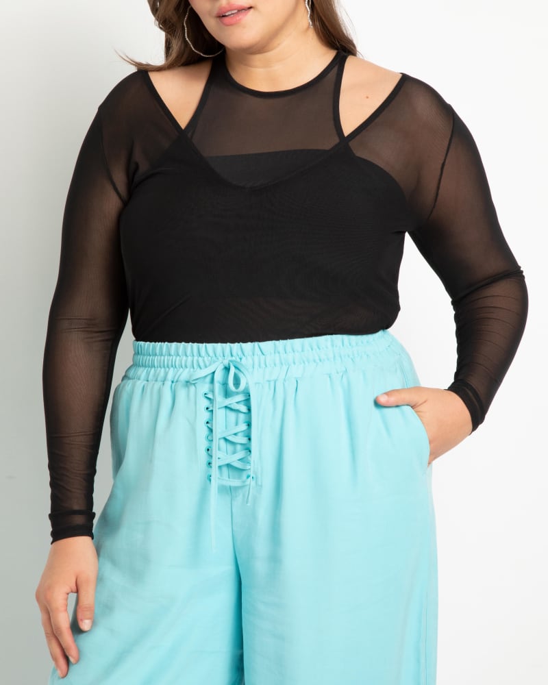 Front of a model wearing a size 14/16 Celine Layered Mesh Top in Totally Black by ELOQUII. | dia_product_style_image_id:236320